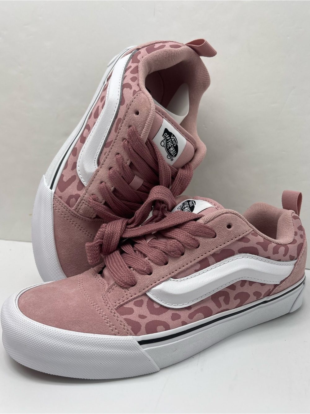 Vans WMNS Knu Skool
LEOPARD Misty Mauve
VN000D2TFPR Sneakers Skate
Leopard - Picture 14 of 15